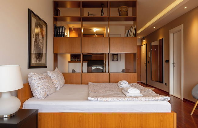 Central Park Apartments - Photo 16