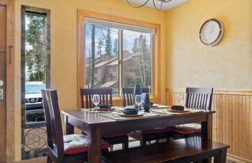 Cozy 2BR with Great Views Near Trails - Photo 7