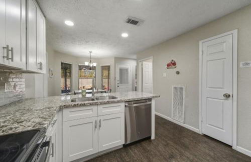 Pool Villa- Near Airport & Downtown, Fire Pit, Foosball - Foto 22