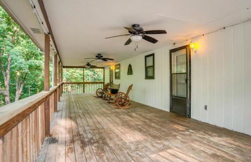 Kodak Getaway with Covered Decks and Game Room! - Foto 21