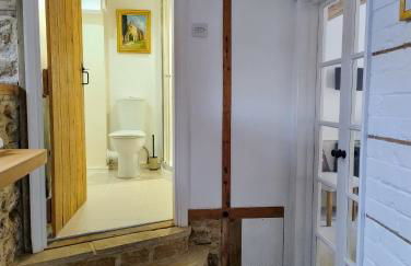 The Old Post Office Spacious 3-Bed Cottage in North Perrott - Photo 26