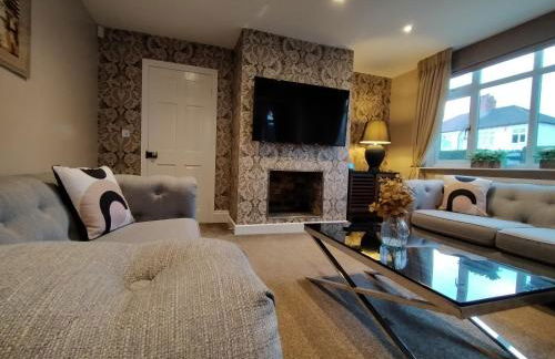 Sirius House - sleeps 7, driveway, garden - Photo 16