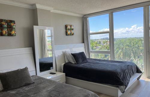 Oceanview on SAND located in Ocean Manor Resort Fort Lauderdale Beach 2 bed 2 bath spacious corner unit partial ocean view - Foto 42