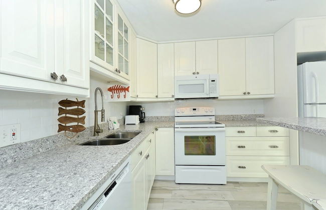 Tarpon Pointe 2 Bedroom Home by RedAwning - Photo 8