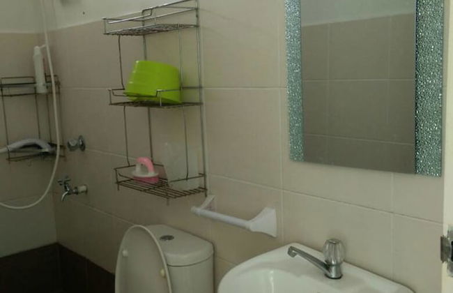 NY Cyber Apartment - Photo 16