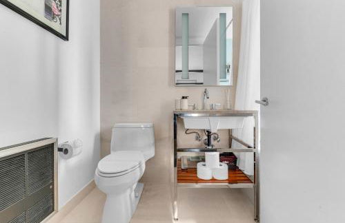 Elegant Midtown Retreat, City Views, Steps to Times Square - Foto 17