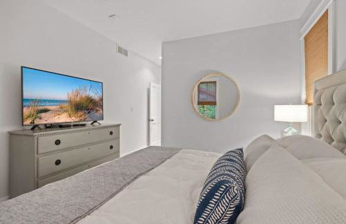 Bella and Dulce's Lakehouse by Juniper Holiday + Home - Photo 23