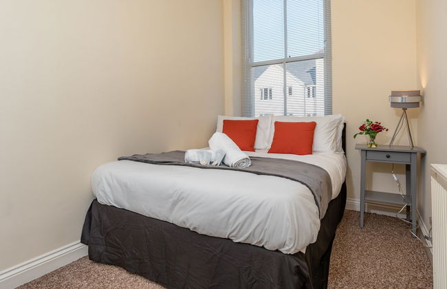 Ford Park Apartment - Photo 2