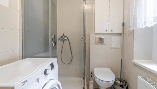 Chorzów Batory Snug Apartment by BookingHost - Foto 2, towels, Shower