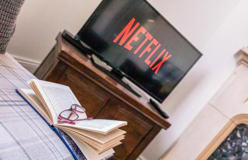 Bright and Well-Kept 3-Bed Property! Free Parking - Foto 16