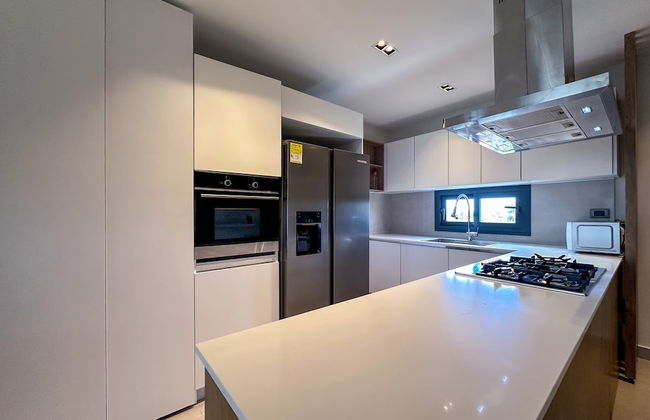 4 Bedroom Beach Penthouse w Private Rooftop - Foto 5