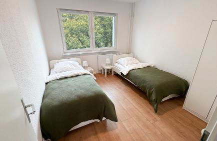 Monteurwohnungen mit TV, Internet, Parkplatz, Waschmaschine, Küche, Balkon, Restaurants und Supermarkt - Foto 8