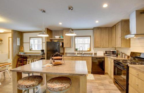 Stylish Chetek Hideaway with Lake and Dock Access! - Foto 10