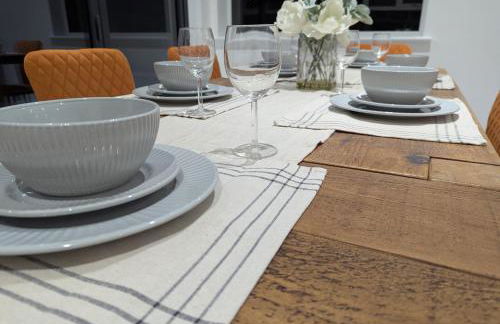 Large 4 Bed Hse, Sleeps 7, 3 BTH, Drive PRKG-4 Cars, M4-A329, Shinfield Studios, 10mins, Reading, Ascot & Legoland 20mins, Film Crew, Contractor & Family Friendly - Foto 25