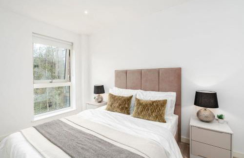 Tranquil 2-Bed Apartment, Balcony, Sleeps 6, 7 Minute Drive to King's Cross St Pancras - By City Peace - Foto 4