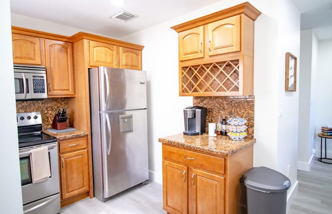 Good Vibes Oasis- Cozy Townhome With Parking - Photo 12