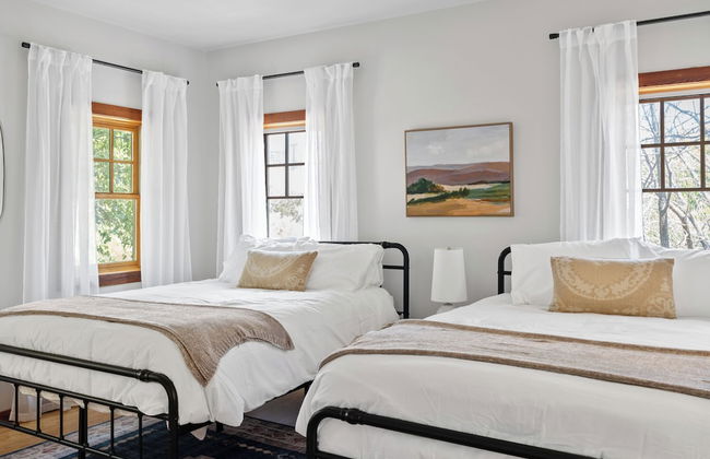 Urban Cowboy Villas - Heart of 704 - Foto 1