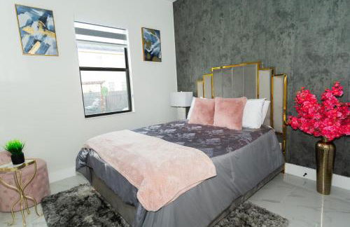 Designer Villa with Heated Pool, BBQ, Firepit, Ideal for Families & Groups - Photo 74