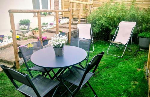 La Petite Maison de Vernon-Giverny, gîte cosy avec jardin à 7 min de Giverny, Wifi, parking gratuit, calme - Foto 17