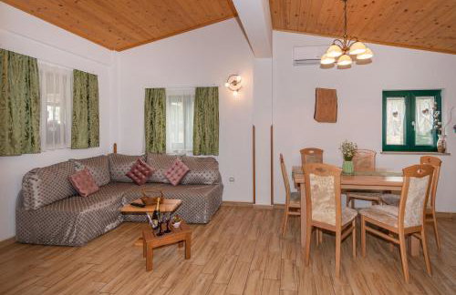 Villa Vrt, a private and fully fenced forest retreat - Photo 18