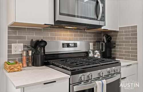 Pet Ok East ATX 2BR 2.5BA Pool, Game Room and Yard Nr Moody Ctr by Austin Vacay - Foto 41