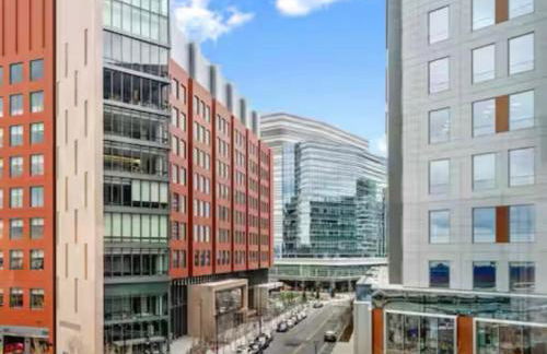 2 Bedroom Condo Cambridge With Balcony, Pool,Gym,Garage Parking - Foto 20