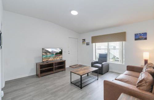 Huge Screened Patio That Overlooks Lake Buck, Near Famous Attractions!! - Foto 4