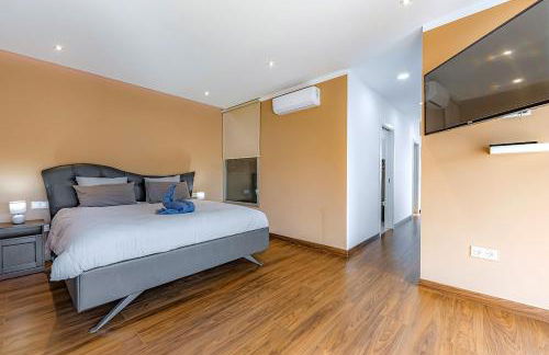 Independent villa with an immense heated pool! - Foto 37