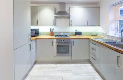 2-Bed Wallington, Sleeps 6, Parking, Near LGW - Foto 28