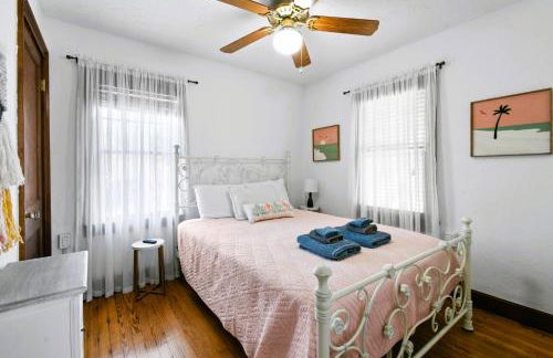 1926 Mediterranean Home with Heated Pool Sleeps 12 - Foto 47