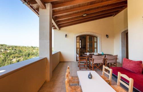 Ilys Home, a Country-chic Retreat with Pool & BBQ, By ThinkVilla - Photo 41