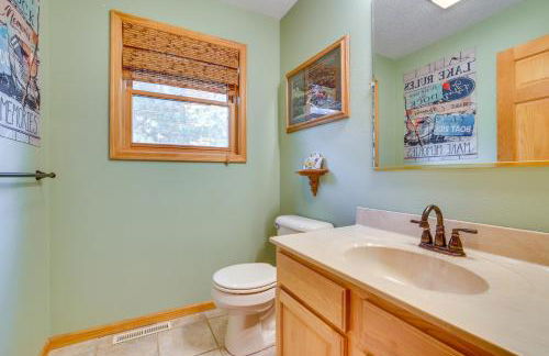 Gorgeous Lake Arbutus Getaway with Dock and Boat House - Foto 13