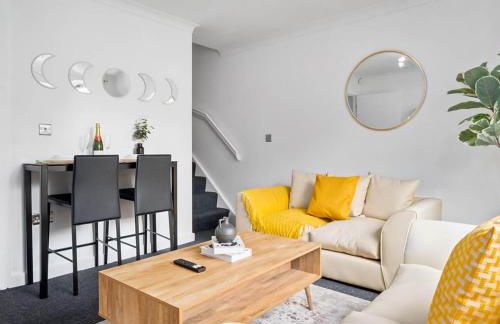 Modern Two Bed House - Garden - Parking - Smart TV - 2GMS - Foto 11