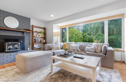 Charming and Spacious House with Relaxing Huge Deck - Foto 1