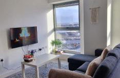 Modern High-Rise 1BR, Panoramic City Views - Foto 2
