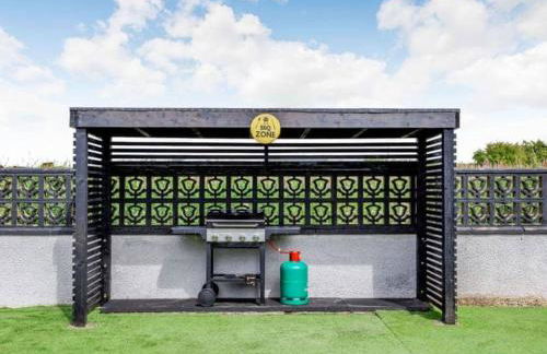 Tigh Na Mhor , Hot Tub , Games Room , 5 Bedroom ,Sleeps 13 , Large Villa - Photo 6