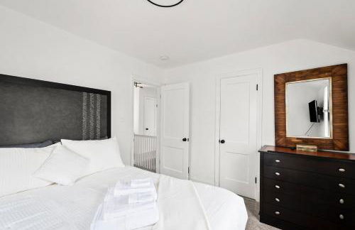 1 min to DC 8 beds sleeps 16 with yard and parking - Foto 10