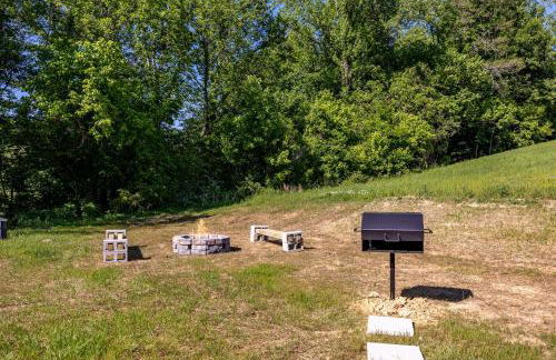 Happy Hideout, country livin with great mountain views, hot tub, arcades, fire pit, pets ok with fee - Foto 23