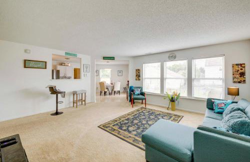 Camby Home with 3 Living Areas and Community Pool! - Foto 4