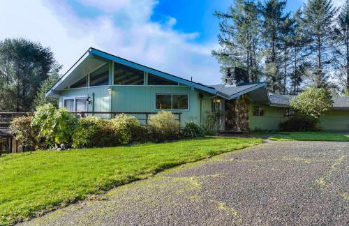 Viewcrest Retro Country Home - Photo 3