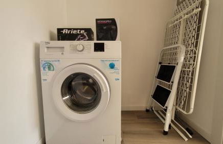 Rent Apartment - Stylish House Free WiFi-Parking-Airport - Photo 25