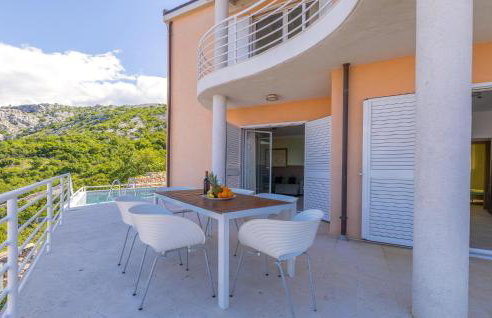 2 Bedroom Lovely Apartment In Lukovo - Foto 13