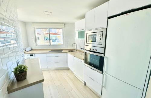 SEA VIEW & BEACH ACCESS - Center - Parking - Photo 26