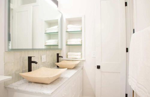 Geometric Loft renovated, hip, pets, poolspa - Foto 17