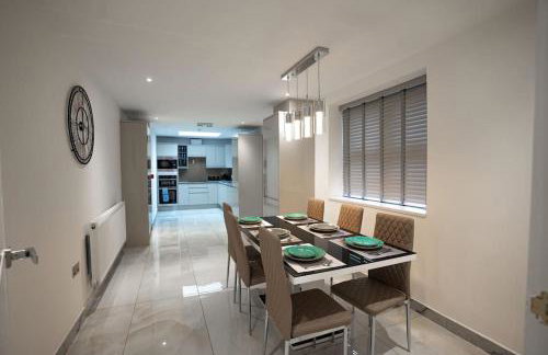 Luxury 6 Bed near city centre with Cinema Room & games room plus 5 bathrooms - Foto 23