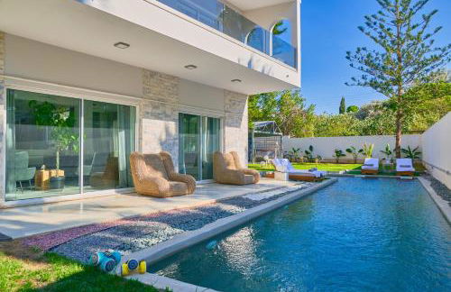 Luxury Villa with Pool, BBQ & Garden in Vouliagmeni - Foto 1