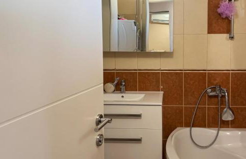 Beautiful Home In Lovorje - Photo 16