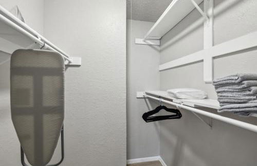 The Landry 255 Spacious and Cozy 1 Bedroom 1bth - Foto 16