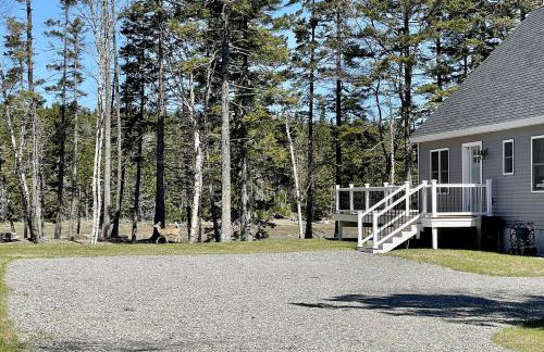 Luxury Waterfront Retreat with Hot Tub Near Acadia - Foto 42