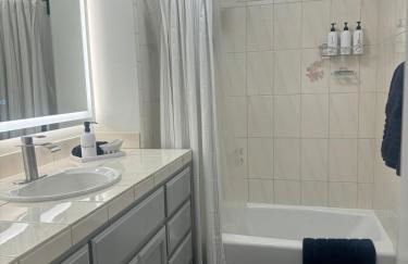 Woodsy Chic Family-Friendly Spacious Getaway - Foto 32